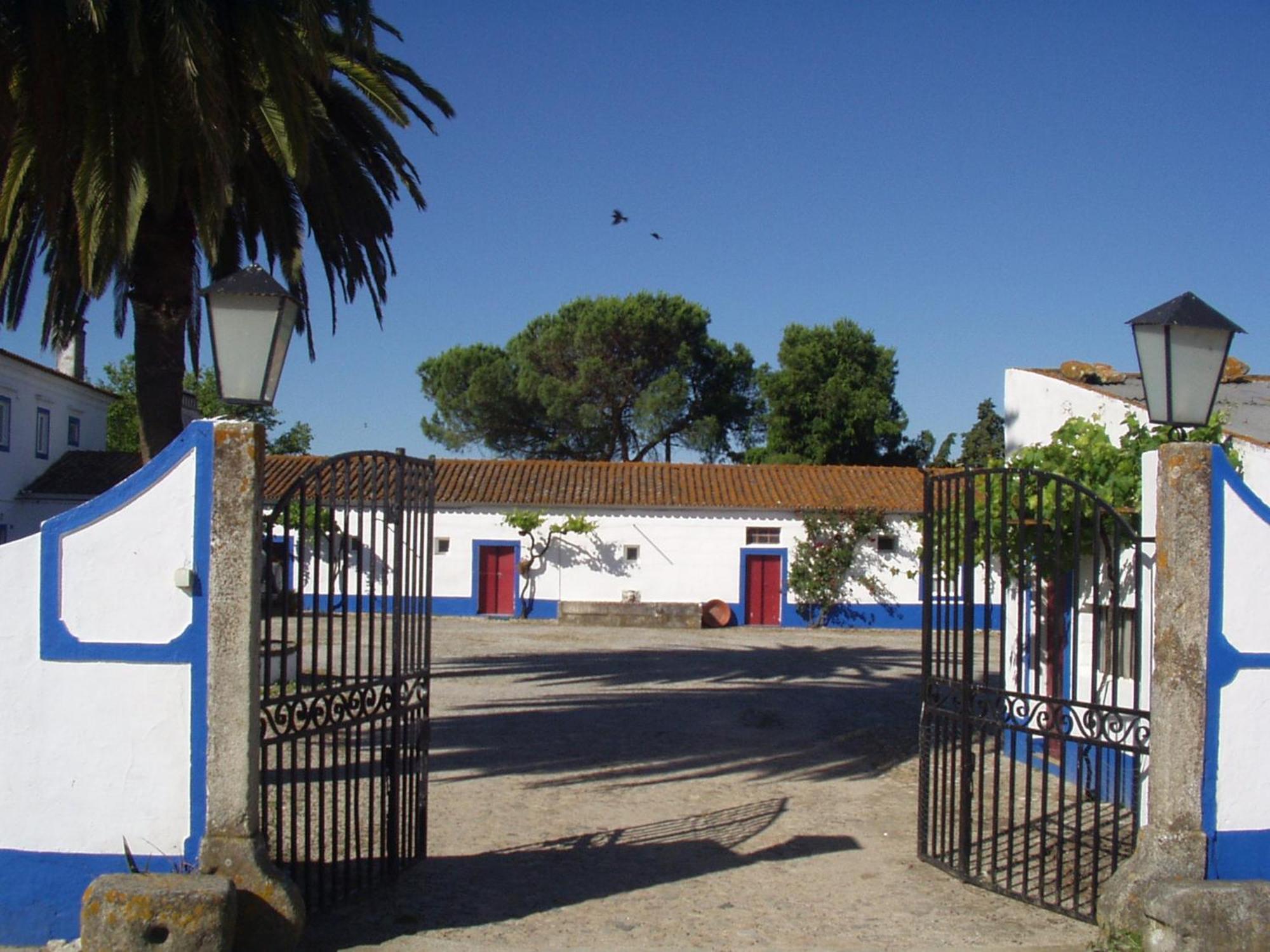 Monte Da Serralheira Agro Turismo Evora Exterior photo