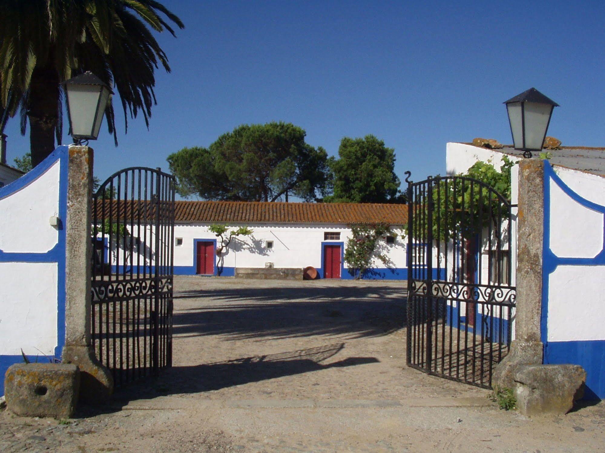 Monte Da Serralheira Agro Turismo Evora Exterior photo
