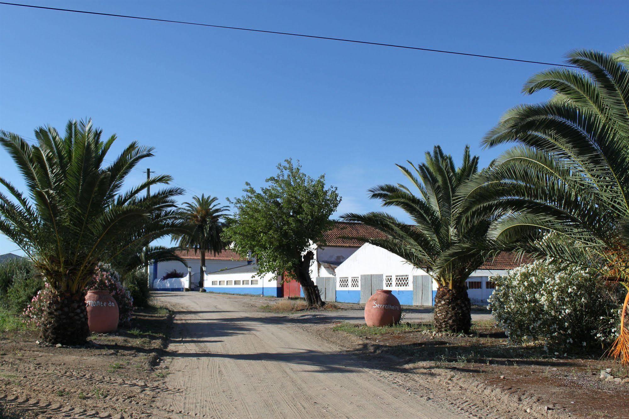 Monte Da Serralheira Agro Turismo Evora Exterior photo